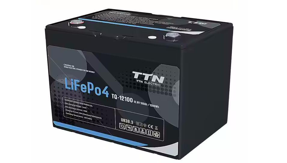 BATERÍA DE LITIO 12V, 100AH, TTNERGY

MEDIDAS Y PESO:
Alto: 22.5 cm
Largo: 33.5 cm
Ancho: 17.8 cm
Peso: 10 kilos y 580 gramos