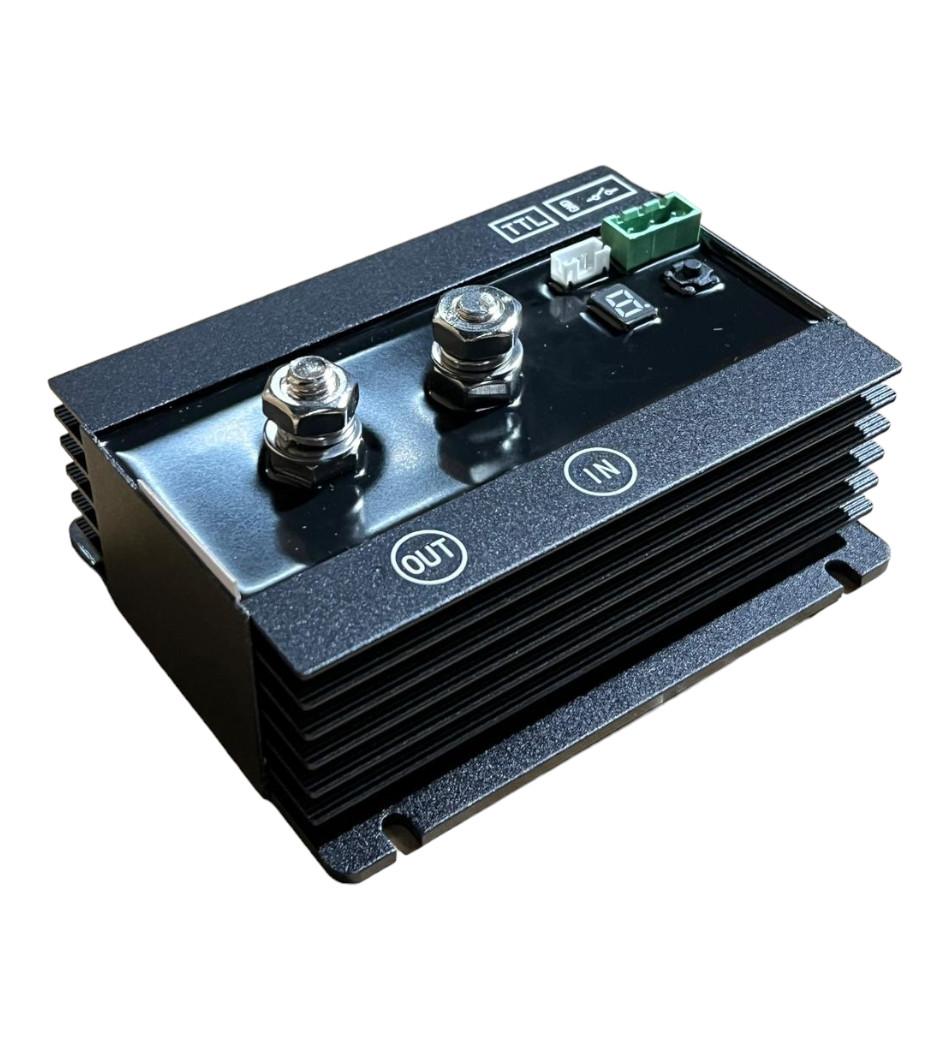 El BP4860N25 es un protector de cargador versátil y fiable, ideal para sistemas aislados de 12 V o 24 V con corrientes de hasta 70 A. Protege la batería contra sobretensiones, sobredescargas y otros factores que podrían comprometer su vida útil.